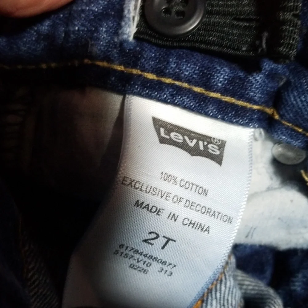 Distress‎ Levi's shorts an a gap top 2t